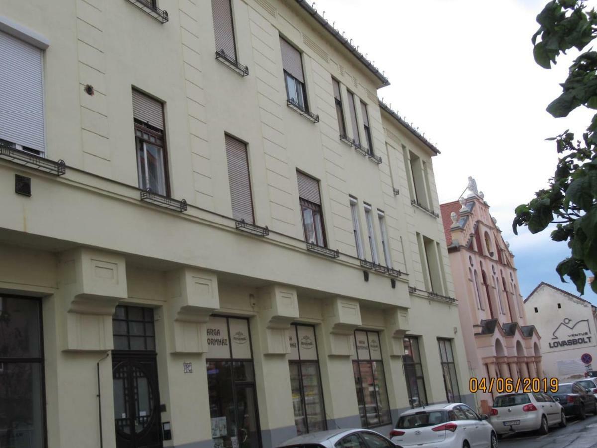 Pásti Centrál apartment. Debrecen Esterno foto